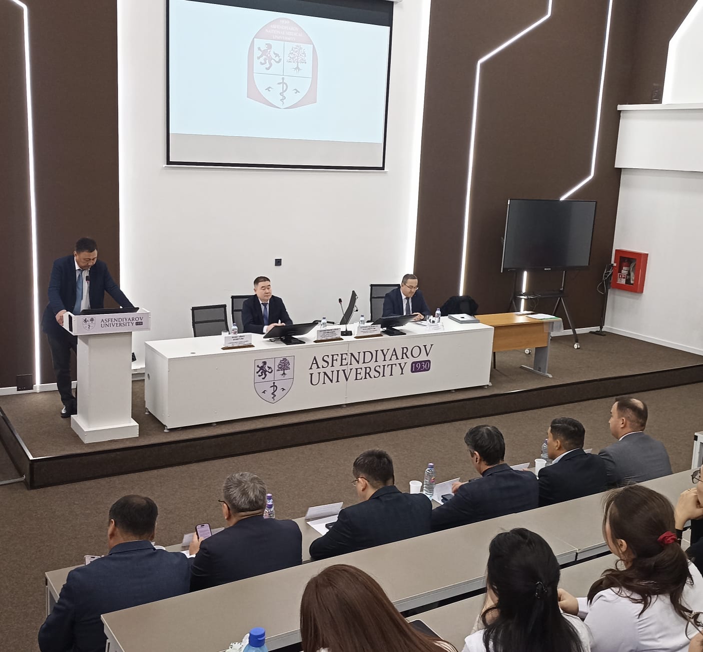 b6890850-ff3c-425d-80ea-afcedb056247